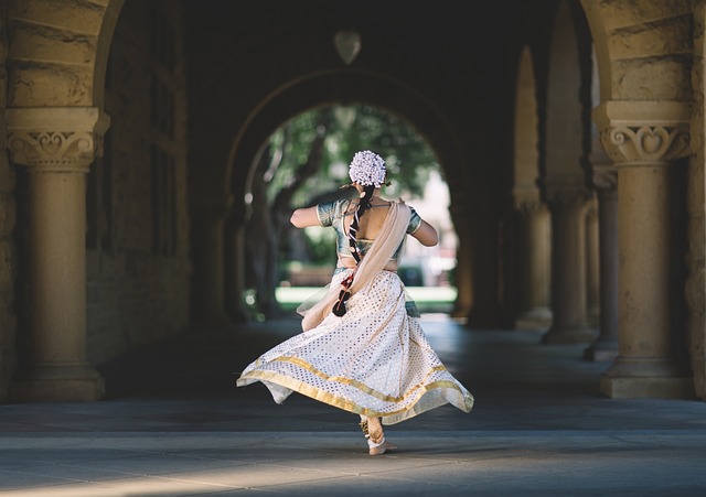 Factory Girls and the Dancing Queen: The Gender Politics of Social Dance during China's Early E