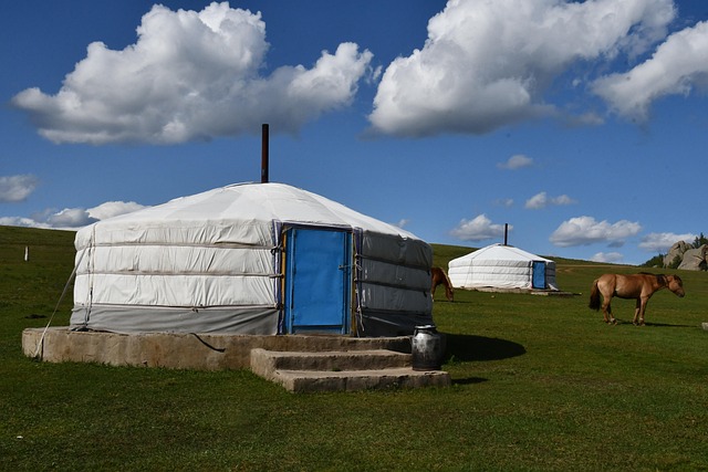 After-lives of the mongolian yurt - The 'archaeology' of a Chinese tourist camp